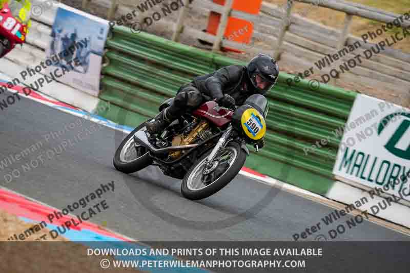Vintage motorcycle club;eventdigitalimages;mallory park;mallory park trackday photographs;no limits trackdays;peter wileman photography;trackday digital images;trackday photos;vmcc festival 1000 bikes photographs